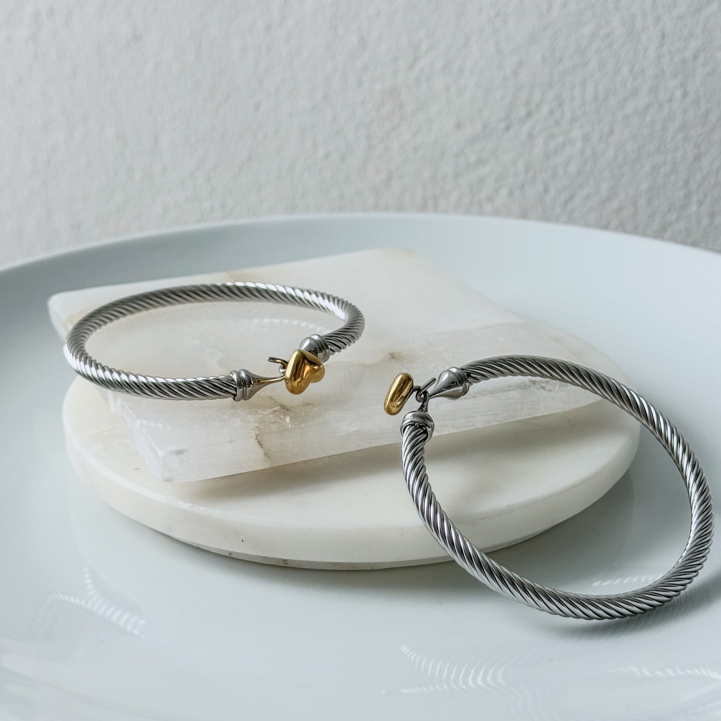 Heart bangle bracelet